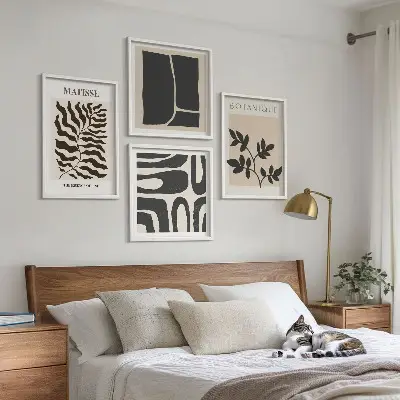 Galería de pared con pósteres minimalistas de plantas