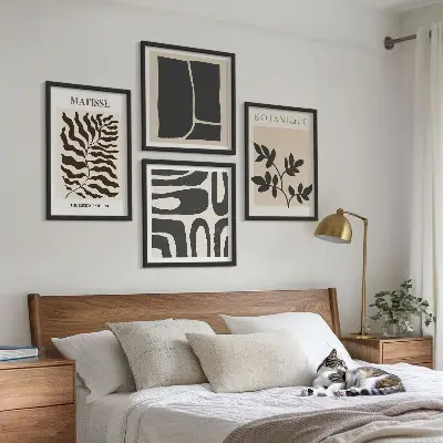 Galería de pared con pósteres minimalistas de plantas