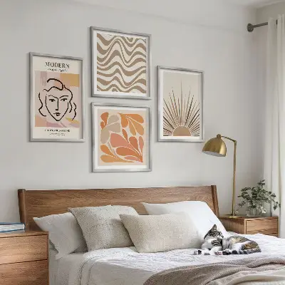 Set de 4 cuadros decorativos para salón con diseño de formas y soles estilo boho pastel