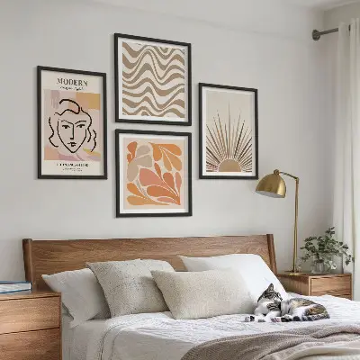 Set de 4 cuadros decorativos para salón con diseño de formas y soles estilo boho pastel