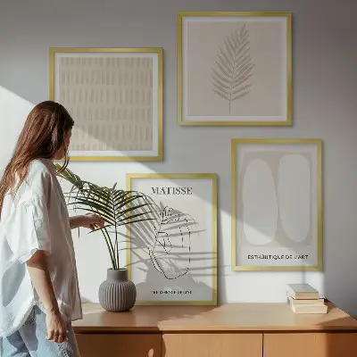 Set de cuadros modernos para salón con diseño de líneas y formas en tonos beige y blanco