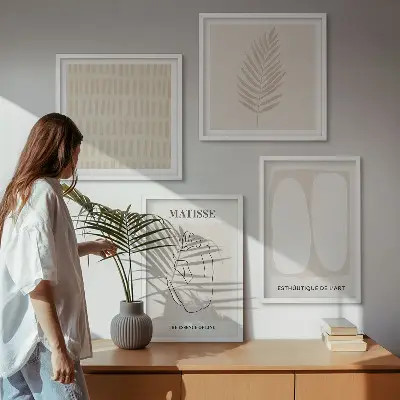 Set de cuadros modernos para salón con diseño de líneas y formas en tonos beige y blanco