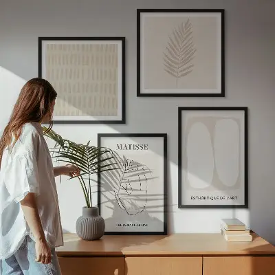 Set de cuadros modernos para salón con diseño de líneas y formas en tonos beige y blanco