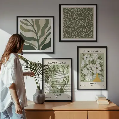 Galería de pared con decoraciones bohemias de estampados de plantas