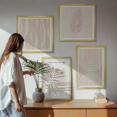 Galería de pared con decoraciones bohemias abstractas
