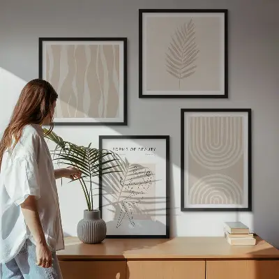 Galería de pared con decoraciones bohemias abstractas