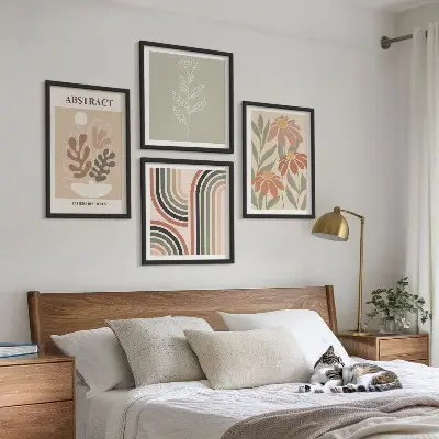 Galería de pared de plantas abstractas en tonos pastel