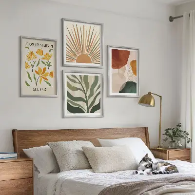 Galería de pared con motivos florales abstractos