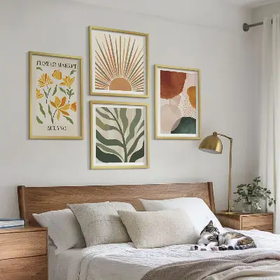 Galería de pared con motivos florales abstractos