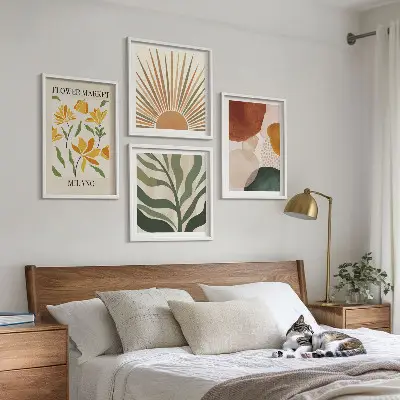 Galería de pared con motivos florales abstractos