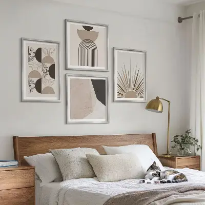 Set de 4 cuadros decorativos para salón con diseño de formas abstractas en tonos beige y marrón