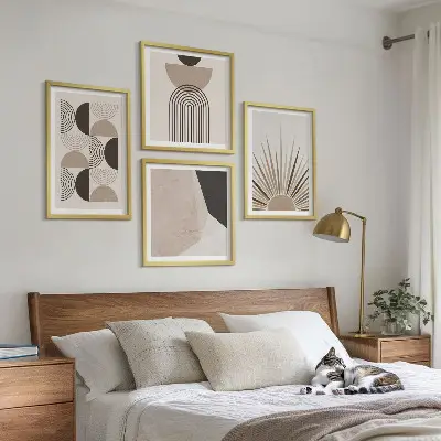 Set de 4 cuadros decorativos para salón con diseño de formas abstractas en tonos beige y marrón