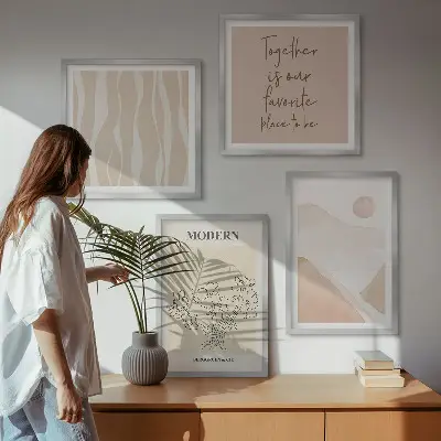 Galería de pared con diseño de colores y formas abstractas