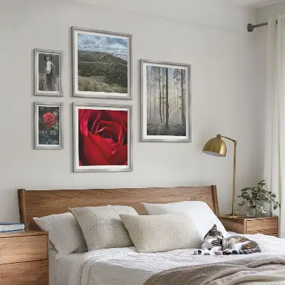 Pared galería de arte con diseño de flores de la naturaleza en diferentes estilos