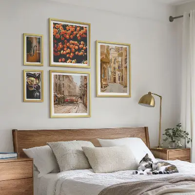 Conjunto de cuadros decorativos con diseño de calles encantadoras llenas de sabores