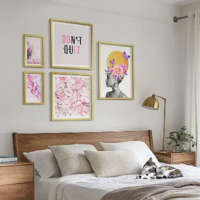 Set de 5 cuadros para salón con motivos de mujer y flores