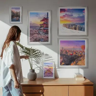 Pared galería de arte con diseño de montañas y flores asiáticas