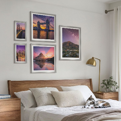 Conjunto de cuadros decorativos Paisajes de ciudades de montaña por la noche.
