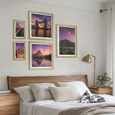 Conjunto de cuadros decorativos Paisajes de ciudades de montaña por la noche.