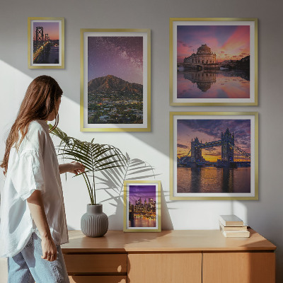 Conjunto de cuadros decorativos Paisajes de ciudades de montaña por la noche.