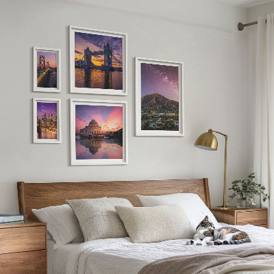 Conjunto de cuadros decorativos Paisajes de ciudades de montaña por la noche.