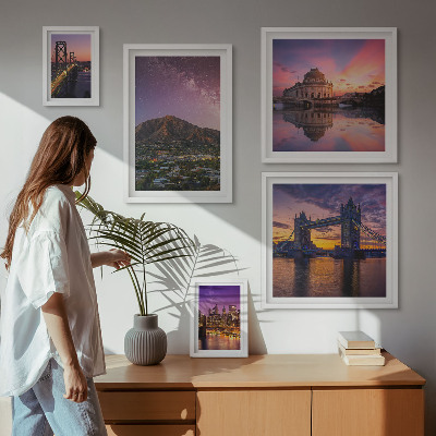 Conjunto de cuadros decorativos Paisajes de ciudades de montaña por la noche.