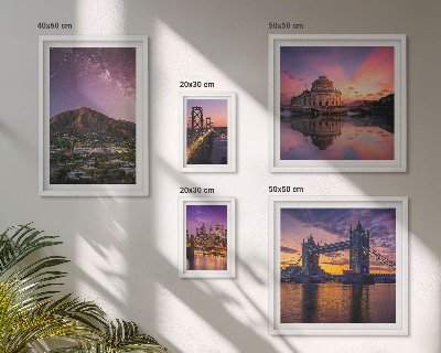 Conjunto de cuadros decorativos Paisajes de ciudades de montaña por la noche.