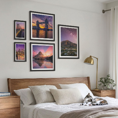 Conjunto de cuadros decorativos Paisajes de ciudades de montaña por la noche.