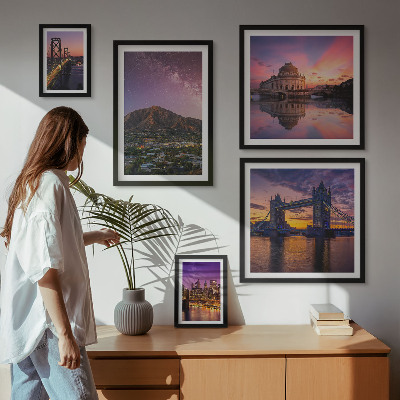 Conjunto de cuadros decorativos Paisajes de ciudades de montaña por la noche.