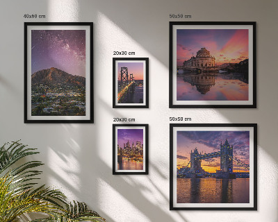 Conjunto de cuadros decorativos Paisajes de ciudades de montaña por la noche.