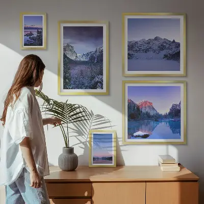 Conjunto de cuadros decorativos con paisajes de lagos de montaña y bosques