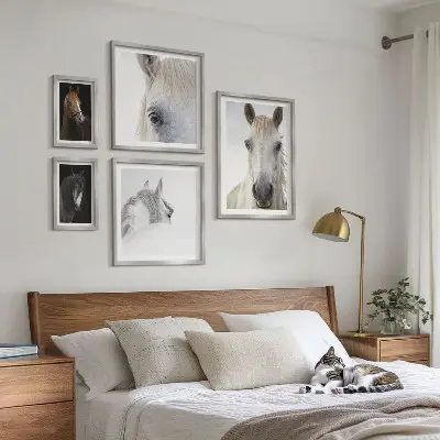 Set de 5 cuadros para salón con retratos de caballos en estilos artísticos