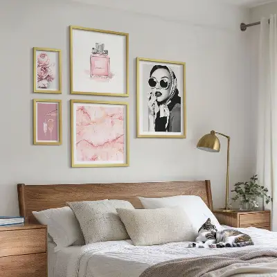 Set de 5 cuadros para salón con detalles elegantes en color rosa