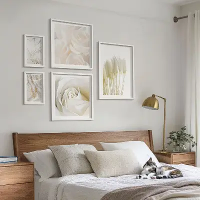 Set de 5 cuadros para salón con diseño de detalles en mármol rosa y blanco
