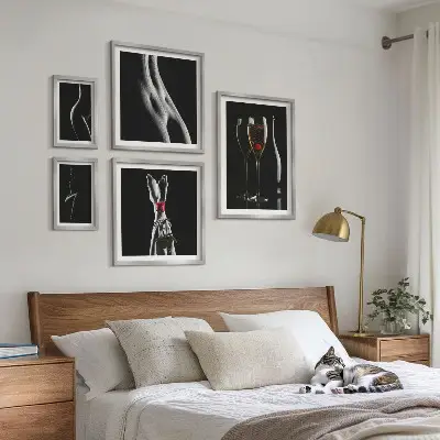 Set de 5 cuadros para salón con elegantes detalles modernos en negro y rojo