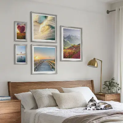 Conjunto de cuadros decorativos con motivos de paisajes de montañas, corazones, olas y globos