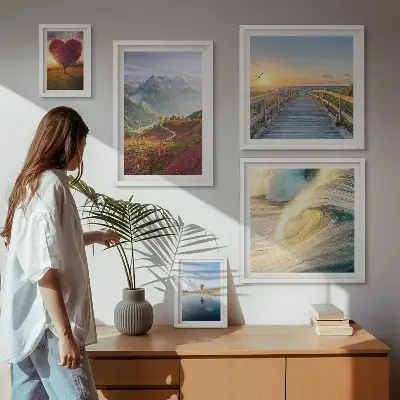 Conjunto de cuadros decorativos con motivos de paisajes de montañas, corazones, olas y globos