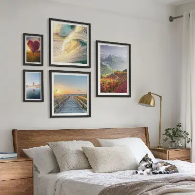 Conjunto de cuadros decorativos con motivos de paisajes de montañas, corazones, olas y globos