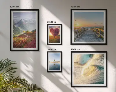 Conjunto de cuadros decorativos con motivos de paisajes de montañas, corazones, olas y globos