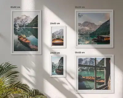 Pared galería de arte con motivos de lagos, montañas, barcos y paisajes