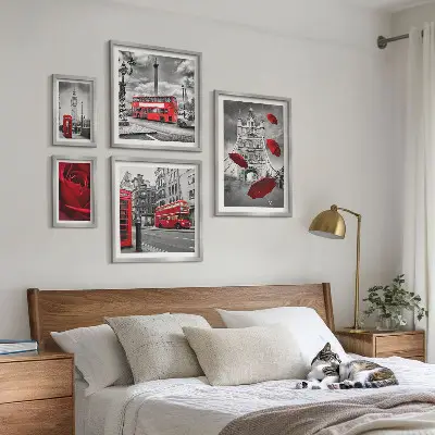 Conjunto de cuadros decorativos con motivos londinenses y detalles en rojo