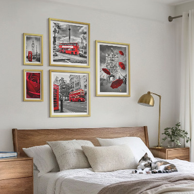 Conjunto de cuadros decorativos Motivos londinenses con detalles en rojo