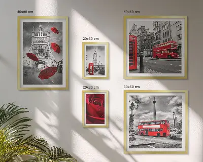 Conjunto de cuadros decorativos con motivos londinenses y detalles en rojo