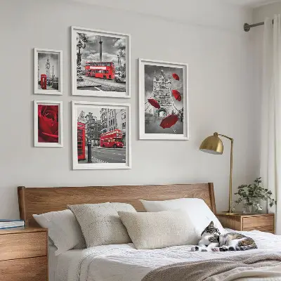 Conjunto de cuadros decorativos con motivos londinenses y detalles en rojo