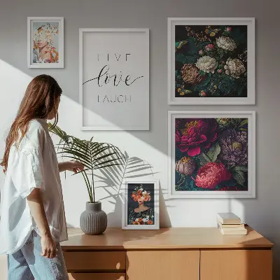 Pared galería de arte con eslóganes motivacionales florales