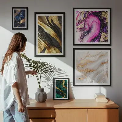 Pared galería de arte con patrones modernos abstractos