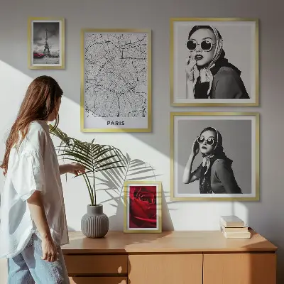Conjunto de cuadros decorativos con diseño de moda parisina elegante