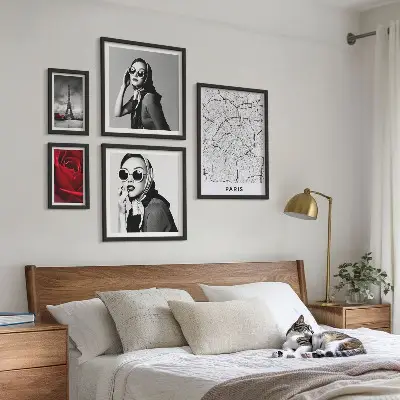 Conjunto de cuadros decorativos con diseño de moda parisina elegante