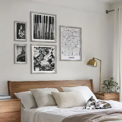Set de 5 cuadros para salón con diseño de arquitectura elegante al estilo parisino