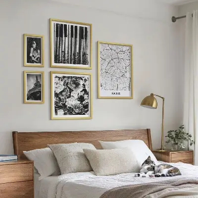 Set de 5 cuadros para salón con diseño de arquitectura elegante al estilo parisino